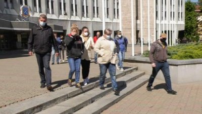 5 медиків з Дніпра поїхали до Чернівців, щоб допомогти колегам у протидії COVID-19 5 медиків з Дніпра поїхали до Чернівців, щоб допомогти колегам у протидії COVID-19