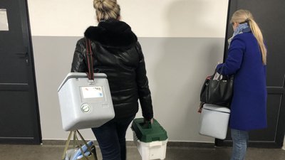 Мобільна бригада провакцинувала медиків Ужгородської міської дитячої лікарні
