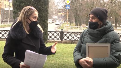 У Херсоні родичі та друзі вбитого рік тому каховчанина пікетували апеляційний суд У Херсоні родичі та друзі вбитого рік тому каховчанина пікетували апеляційний суд
