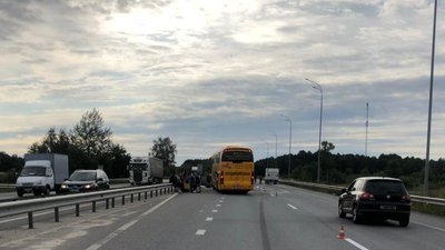 На автодорозі Київ – Чоп на Житомирщині зіштовхнулися одразу п'ять транспортних засобів На автодорозі Київ – Чоп на Житомирщині зіштовхнулися одразу п'ять транспортних засобів