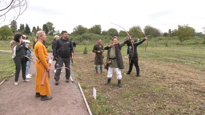 У Рівному на Оствиці стартували дводенні змагання зі стрільби з лука