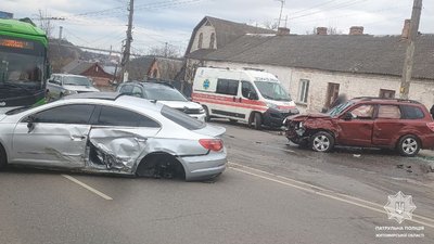 У Житомирі ДТП з потерпілими: рух частково ускладнений в обох напрямках У Житомирі ДТП з потерпілими: рух частково ускладнений в обох напрямках
