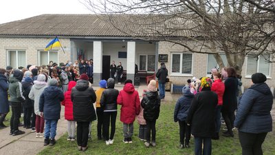 На Полтавщині встановили меморіальну дошку у пам’ять про загиблого воїна Вадима Мотієнка На Полтавщині встановили меморіальну дошку у пам’ять про загиблого воїна Вадима Мотієнка