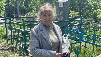 Поминальні дні. Як у Дніпрі на цвинтарях жителі вшановують померлих родичів Поминальні дні. Як у Дніпрі на цвинтарях жителі вшановують померлих родичів