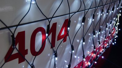 За кермом Діди Морози та Снігурки. В Одесі пройшов парад новорічних тролейбусів