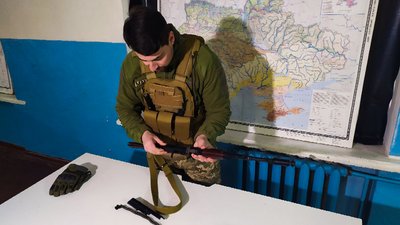 Музичні інструменти змінив на зброю. Кропивницький музикант пішов добровольцем у тероборону