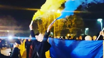 Проукраїнський мітинг в Маріуполі Проукраїнський мітинг в Маріуполі