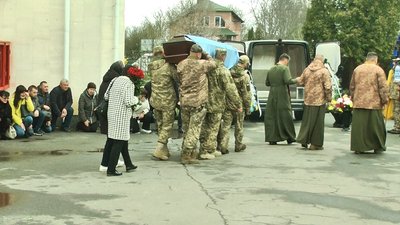 Хмельничани провели в останню путь військового, який загинув у Запорізькій області