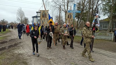 На Чернігівщині попрощалися з трьома бійцями, які загинули на Донеччині