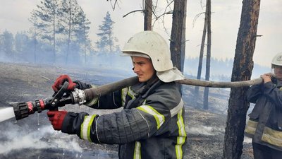 У Луганській області гасять пожежі 25 кіровоградських рятувальників