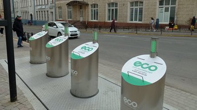 Підземні смітники на Університетській Підземні смітники на Університетській