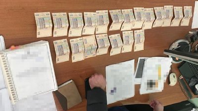 Одного з керівників Харківського земельного кадастру підозрюють у хабарництві Одного з керівників Харківського земельного кадастру підозрюють у хабарництві