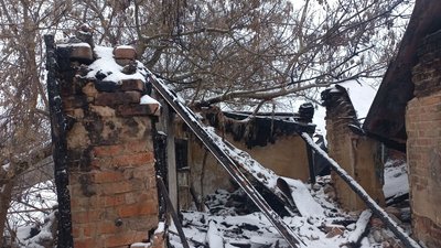 "Мій дім згорів": у Полтаві двоє пенсіонерок втратили житло через пожежу