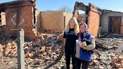 Історія волонтерки Енн з Коннектикуту, яка привезла в Чернівці пожежну машину Історія волонтерки Енн з Коннектикуту, яка привезла в Чернівці пожежну машину