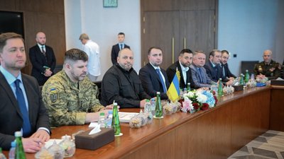 Представники України на переговорах з США та Росією в Абу-Дабі, ОАЕ, 4 лютого 2026 рік