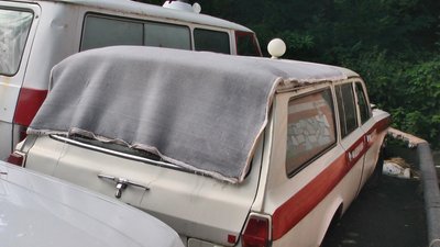 В Хмельницькій інфекційній лікарні возили пацієнтів на автівках, яким було вже понад 30 років. Фото: Суспільне. В Хмельницькій інфекційній лікарні возили пацієнтів на автівках, яким було вже понад 30 років. Фото: Суспільне.