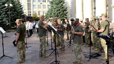 До Дня Незалежності: у Кропивницькому влаштували батл оркестрів До Дня Незалежності: у Кропивницькому влаштували батл оркестрів