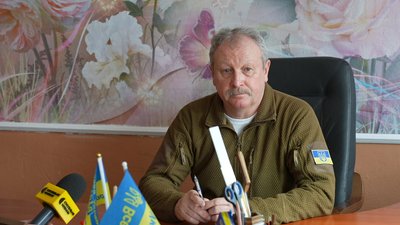 "Треба ж хлопцям нашим допомагати на фронті": підопічні психоневрологічного інтернату на Сумщині в'яжуть сітки для ЗСУ "Треба ж хлопцям нашим допомагати на фронті": підопічні психоневрологічного інтернату на Сумщині в'яжуть сітки для ЗСУ