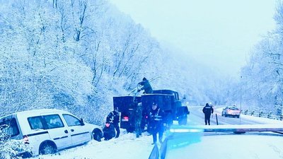 Впродовж вихідних на Івано-Франківщині поліцейські зареєстрували 38 ДТП Впродовж вихідних на Івано-Франківщині поліцейські зареєстрували 38 ДТП