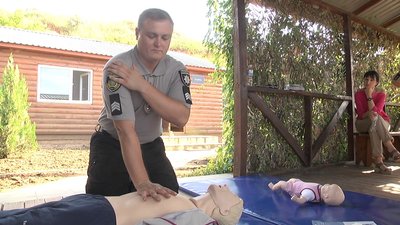 Херсонських журналістів поліцейські навчали самозахисту Херсонських журналістів поліцейські навчали самозахисту
