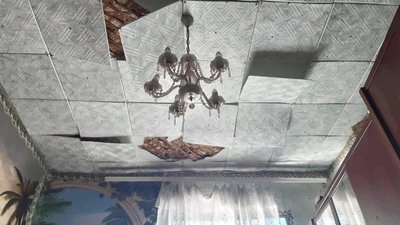 В будинку подружжя Швалюків внаслідок вибухової хвилі впала стеля, 6 серпня 2023. В будинку подружжя Швалюків внаслідок вибухової хвилі впала стеля, 6 серпня 2023.