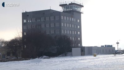 Цього року планують виготовити проєктно-кошторисну документацію на відновлення летовища, що дозволить брати участь у державних програмах реконструкції аеропортів. Фото: Суспільне. Поділля. Цього року планують виготовити проєктно-кошторисну документацію на відновлення летовища, що дозволить брати участь у державних програмах реконструкції аеропортів. Фото: Суспільне. Поділля.