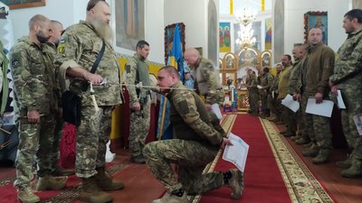 “Такий шеврон треба заслужити”. На Сумщині два десятки воїнів посвятили в козацтво “Такий шеврон треба заслужити”. На Сумщині два десятки воїнів посвятили в козацтво