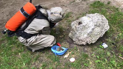 У Рівному біля дитмайданчика знайшли речовину, схожу на ртуть У Рівному біля дитмайданчика знайшли речовину, схожу на ртуть