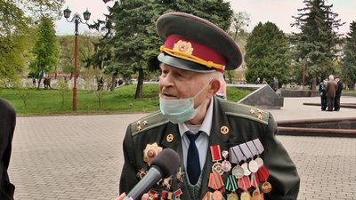 Григорій Атаманюк дійшов до Берліна та розписався на Рейхстазі. Фото: Суспільне. Поділля. Григорій Атаманюк дійшов до Берліна та розписався на Рейхстазі. Фото: Суспільне. Поділля.