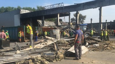 "Без рук, без ніг": спогади рятувальників, які першими прибули до обстріляного ТЦ Кременчука