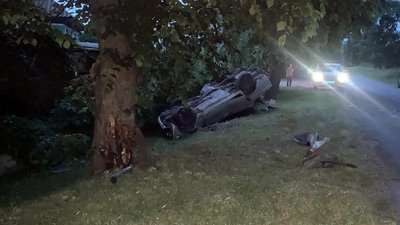 У селі Рокитне Кременчуцького району перекинулася автівка: водій загинув, а пасажирка травмована