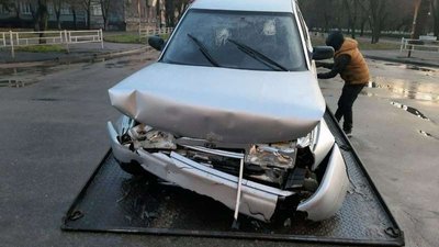 У Херсоні п'яний водій наїхав на паркан біля Апеляційного суду У Херсоні п'яний водій наїхав на паркан біля Апеляційного суду