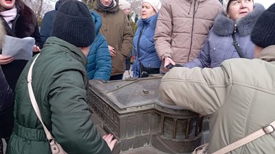 Доторкнулися до архітектури. В Одесі провели екскурсію для людей з вадами зору Доторкнулися до архітектури. В Одесі провели екскурсію для людей з вадами зору