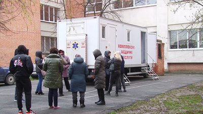 У Полтаві закордонні медики надають допомогу переселенцям у мобільній амбулаторії: як це працює