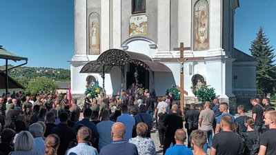 На Тернопільщині попрощалися із загиблими в російсько-українській війні бійцями На Тернопільщині попрощалися із загиблими в російсько-українській війні бійцями