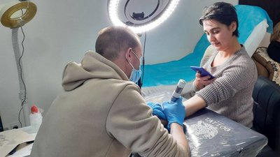Татуювання і донати: як миколаївець перетворив своє хобі на волонтерську справу Татуювання і донати: як миколаївець перетворив своє хобі на волонтерську справу