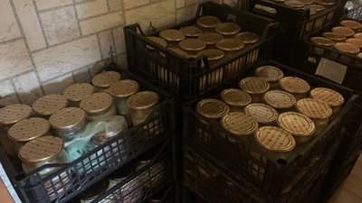 “Як для свого сина”. Жителька Дніпропетровщини готує для військових