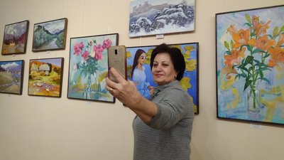 Попри війну, музеї працюють. Кропивничани долучились до акції "Селфі у Музеї мистецтв" Попри війну, музеї працюють. Кропивничани долучились до акції "Селфі у Музеї мистецтв"