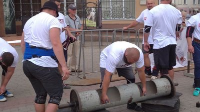 У Франківську влаштували богатирські забави до Дня молоді