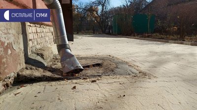 "Почали робити й кинули": мешканці багатоповерхівки у Сумах нарікають на недороблений двір