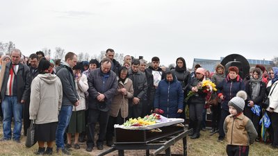У Коропі провели в останню путь Ярослава Лопатка, що загинув у бою під Харковом У Коропі провели в останню путь Ярослава Лопатка, що загинув у бою під Харковом