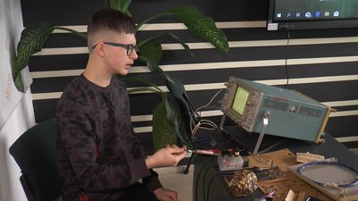 Як троє ліцеїстів та студент Фахового коледжу електронних приладів з Франківська розробили дрон-міношукач Як троє ліцеїстів та студент Фахового коледжу електронних приладів з Франківська розробили дрон-міношукач
