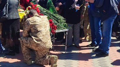 За два тижні мало виповнитися 37: у Черкасах попрощалися із загиблим захисником