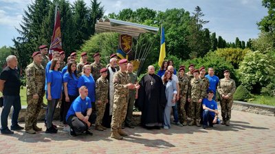 У Житомирі відкрили Алею пам’яті Десантно-штурмовим військам України У Житомирі відкрили Алею пам’яті Десантно-штурмовим військам України