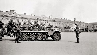 Німецькі війська на площі Кірова (нині площі Героїв Майдану) / 5 серпня 1941 року