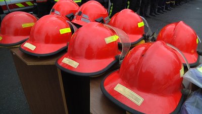 На Житомирщині за благодійні кошти бердичівським рятувальникам придбали пожежний автомобіль На Житомирщині за благодійні кошти бердичівським рятувальникам придбали пожежний автомобіль