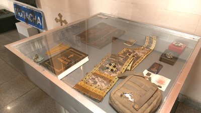 Бронежилет зі слідами крові: у Черкаському музеї представили військову виставку Бронежилет зі слідами крові: у Черкаському музеї представили військову виставку