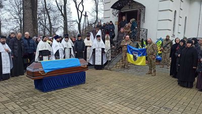 На Чернігівщині попрощалися з солдатом Євгеном Івченком, який загинув у бою на Запоріжжі На Чернігівщині попрощалися з солдатом Євгеном Івченком, який загинув у бою на Запоріжжі