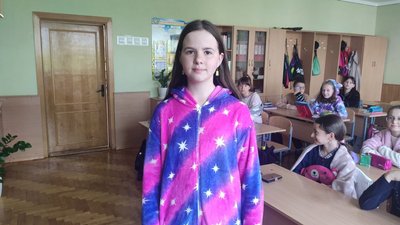Тернопільські школярі прийшли на уроки у домашніх капцях та піжамах Тернопільські школярі прийшли на уроки у домашніх капцях та піжамах