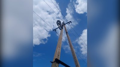 Енергетики лагодять пошкоджені мережі